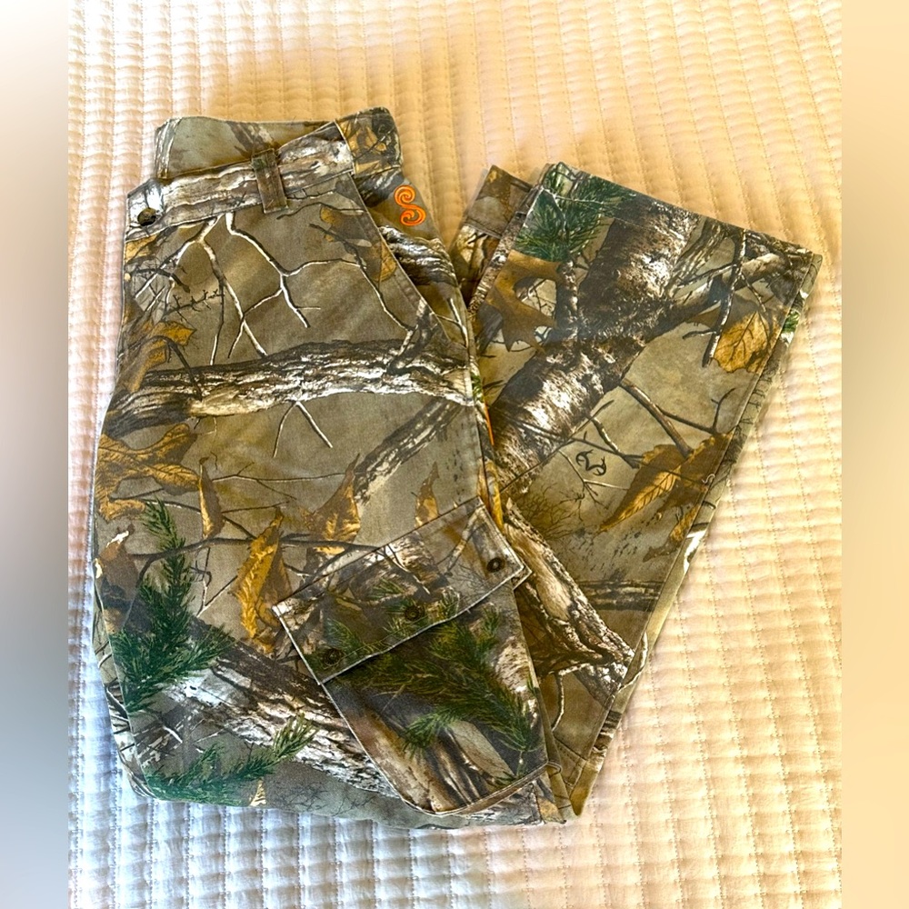 She Outdoors ladies camouflage denim pants. Size Large